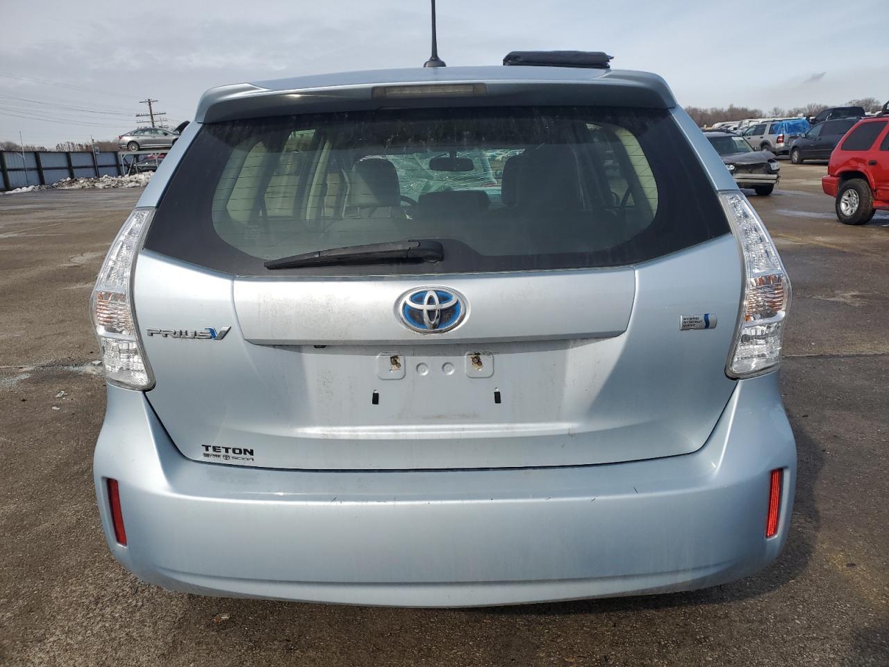 2013 TOYOTA PRIUS V - Image 6