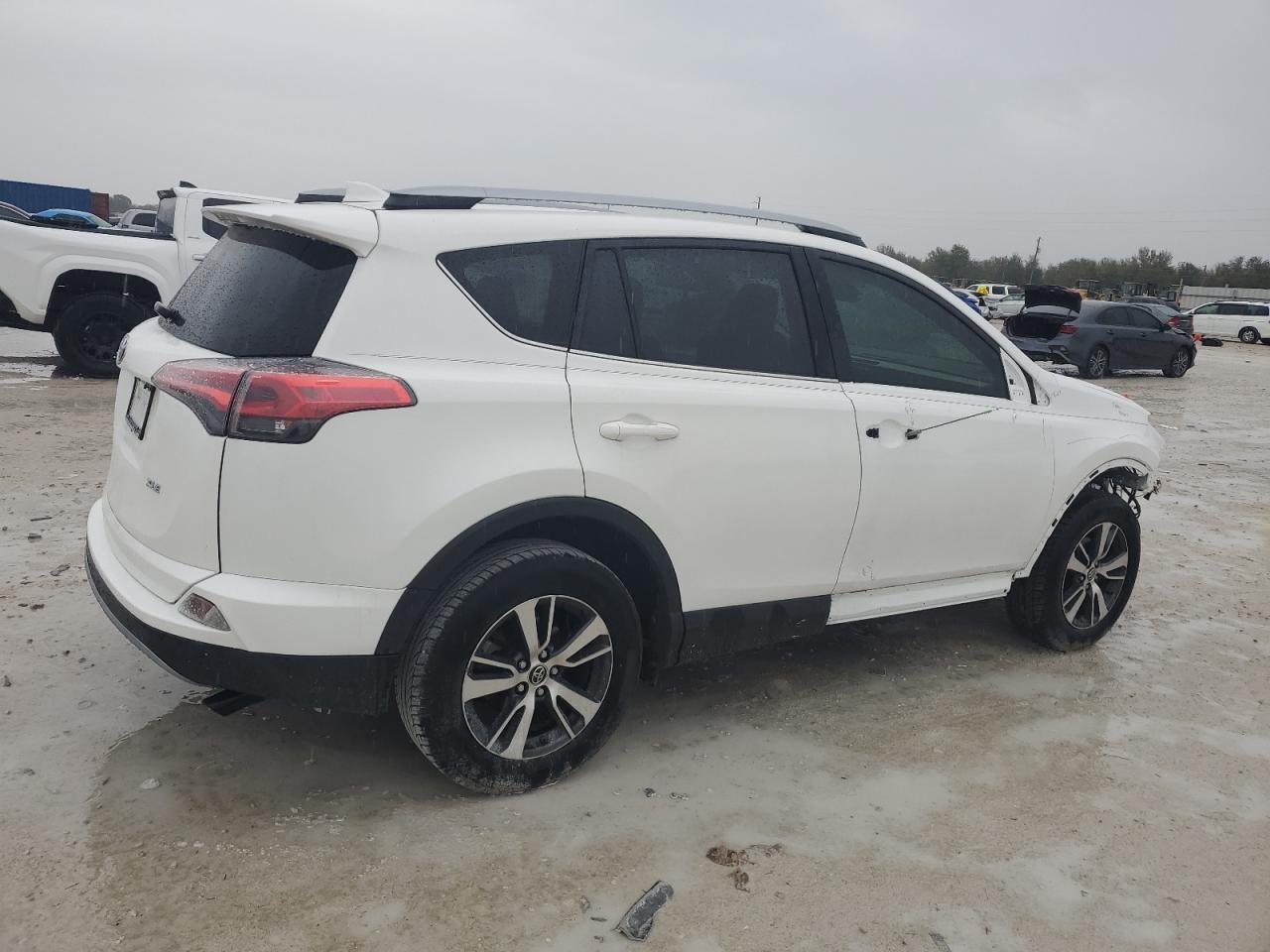 2017 TOYOTA RAV4 XLE - Фото 3