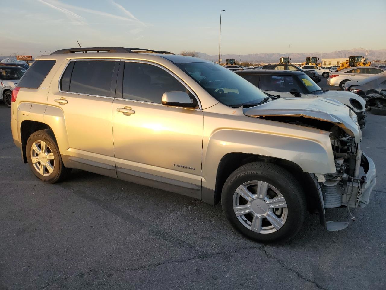 2014 GMC TERRAIN SL - Image 4