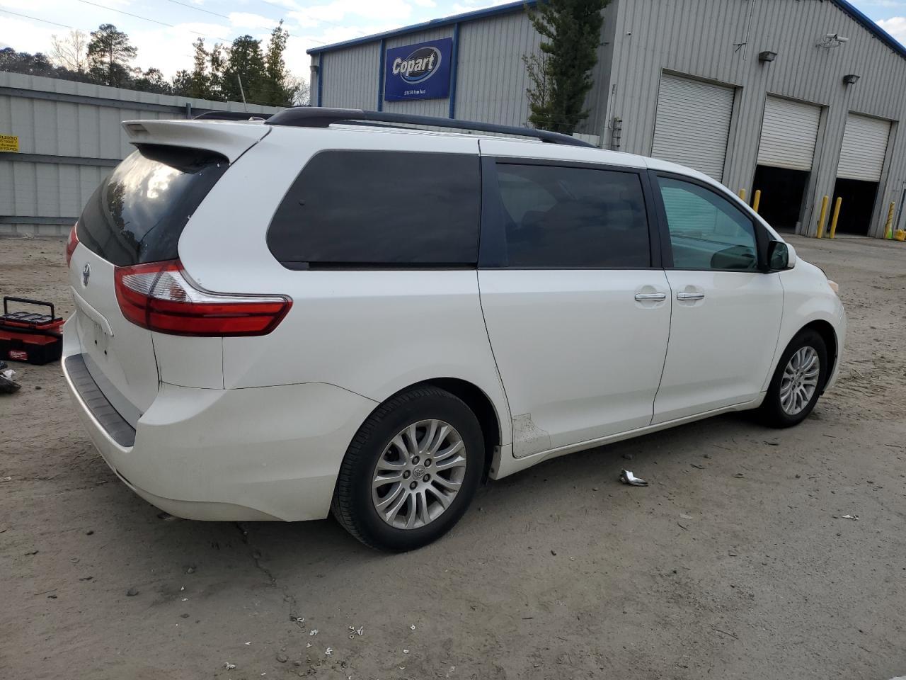 2015 TOYOTA SIENNA XLE - Фото 3