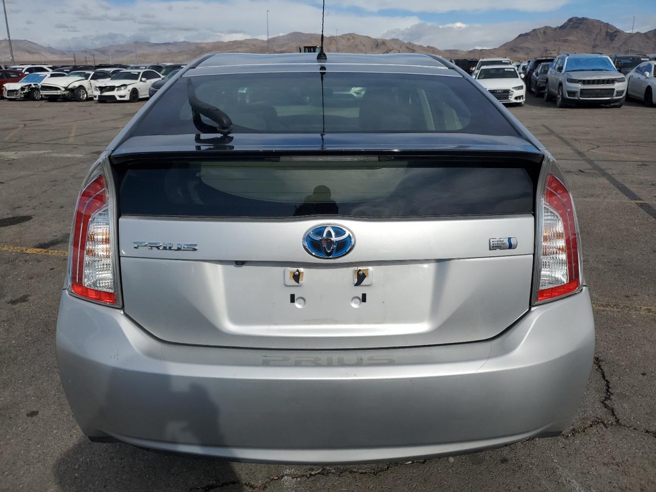2015 TOYOTA PRIUS - Image 6