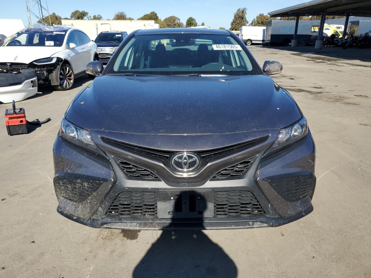 2021 TOYOTA CAMRY SE - Фото 5