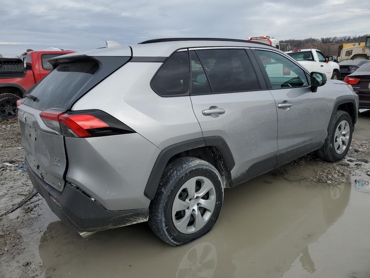 2021 TOYOTA RAV4 LE - Фото 3