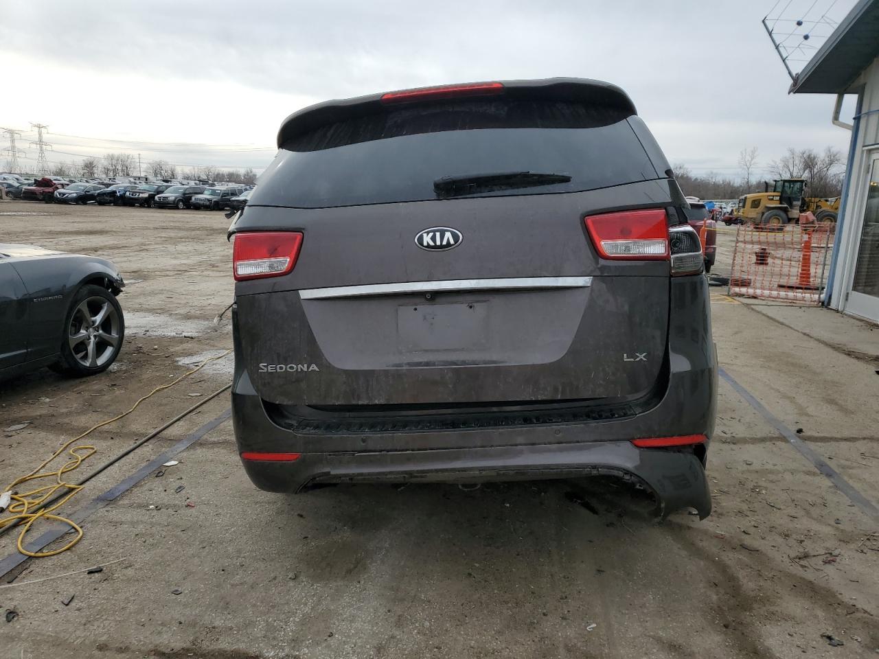 2016 KIA SEDONA LX - Image 6