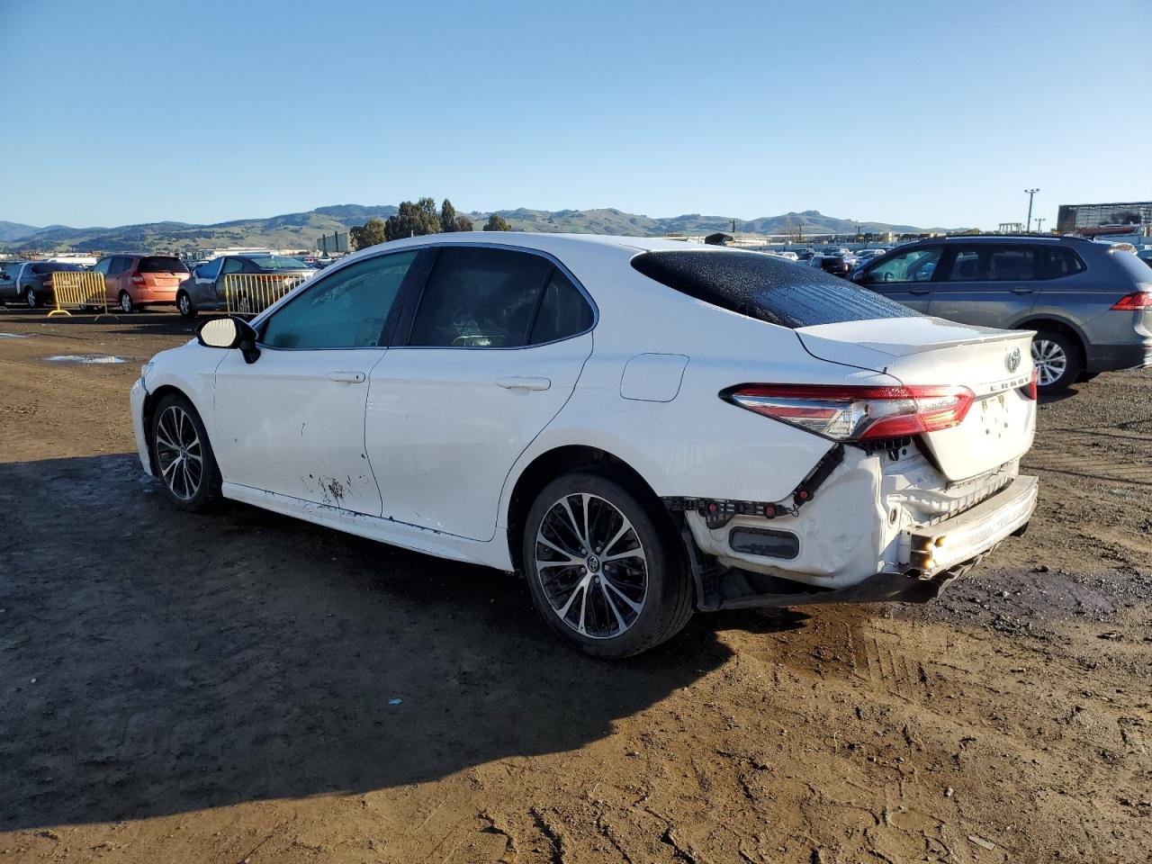 2018 TOYOTA CAMRY L - Фото 2