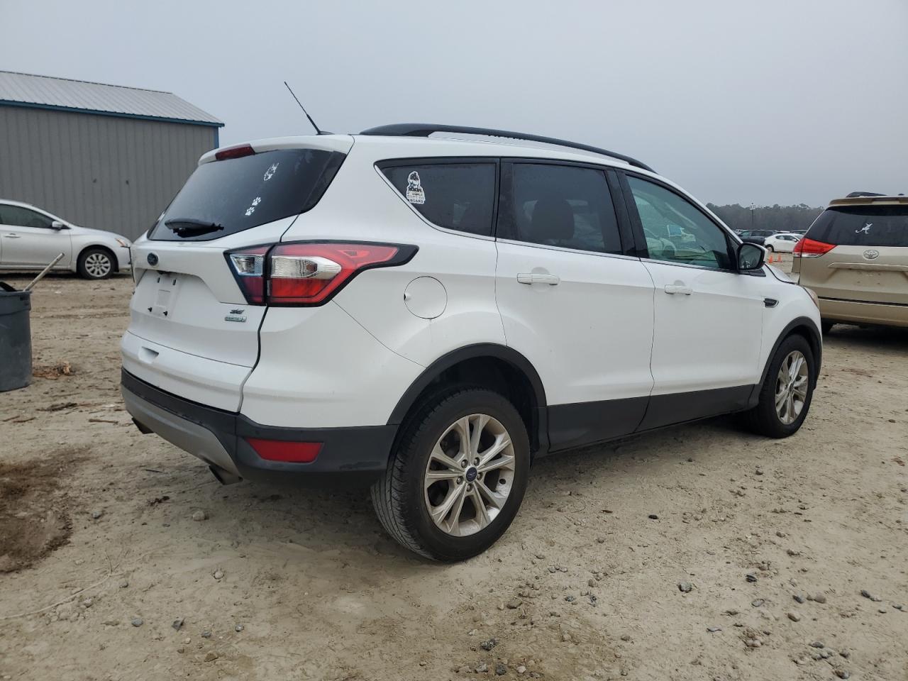 2017 FORD ESCAPE SE - Фото 3