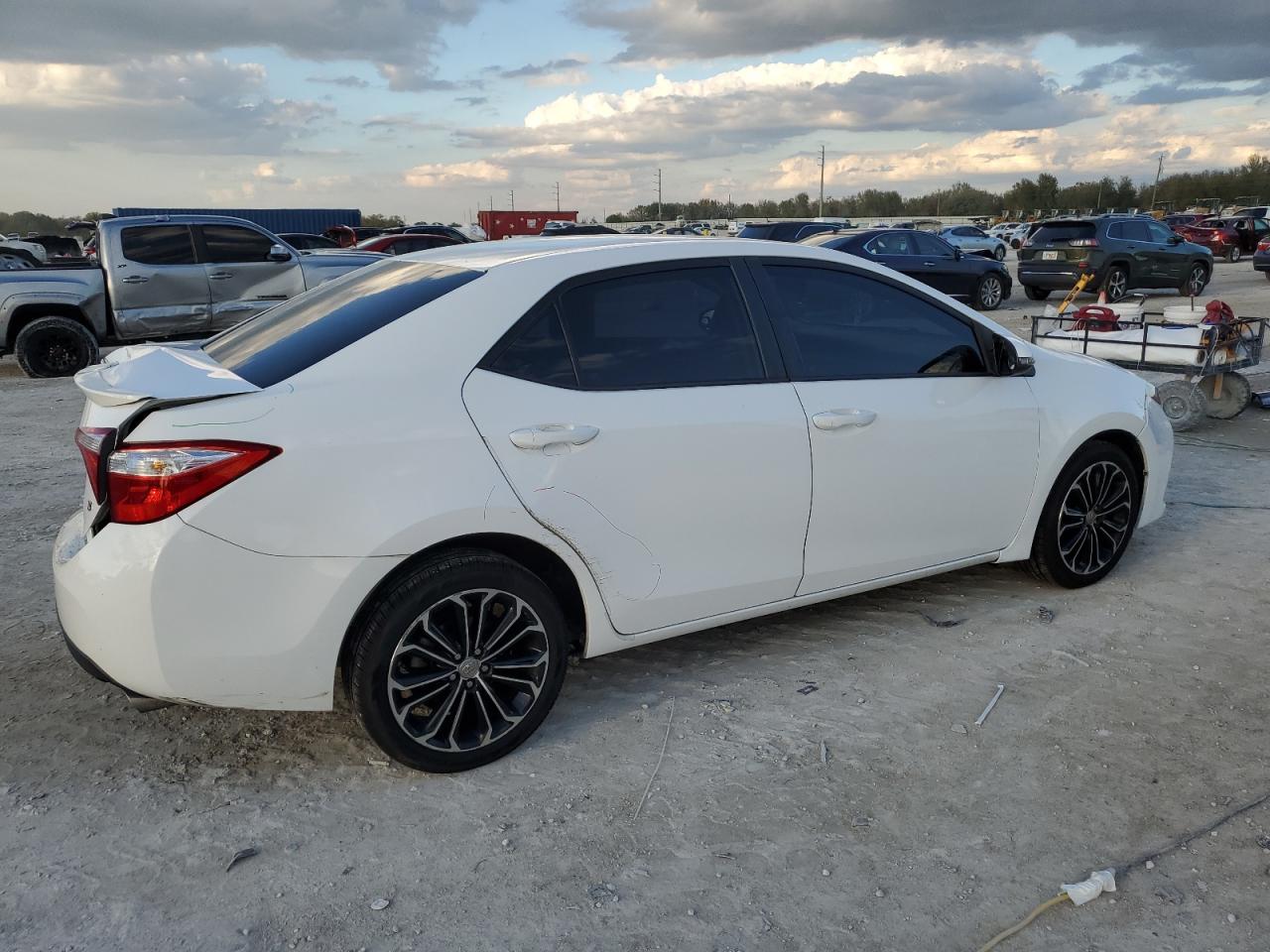 2015 TOYOTA COROLLA L - Image 3