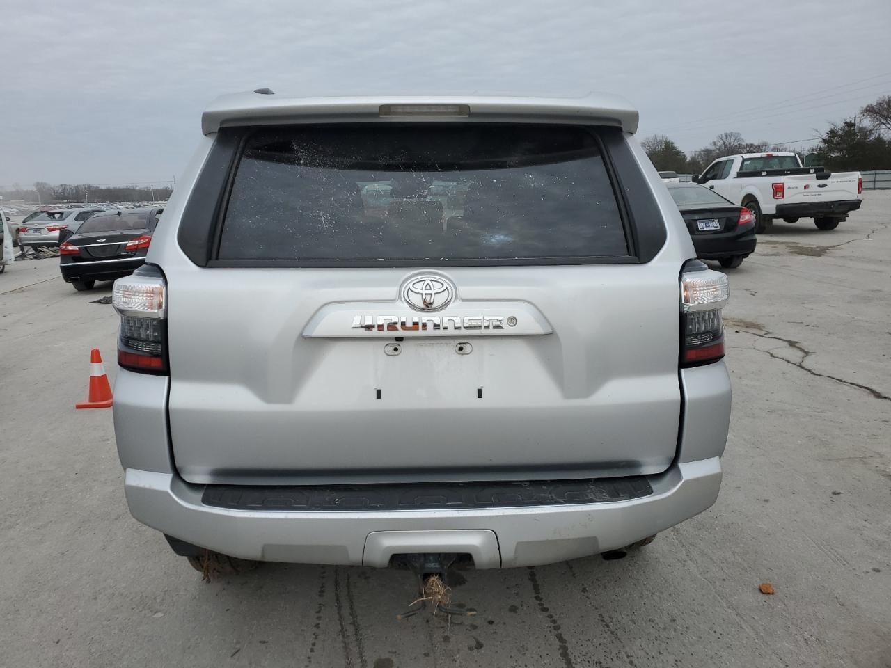 2020 TOYOTA 4RUNNER SR - Фото 6