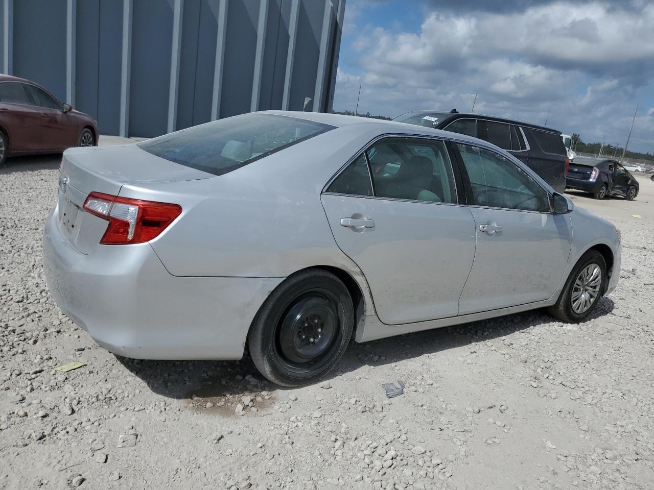 2014 TOYOTA CAMRY L - Image 3