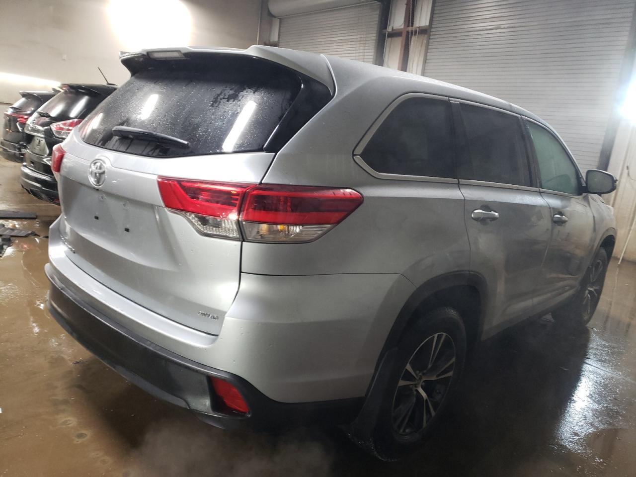 2019 TOYOTA HIGHLANDER - Фото 3