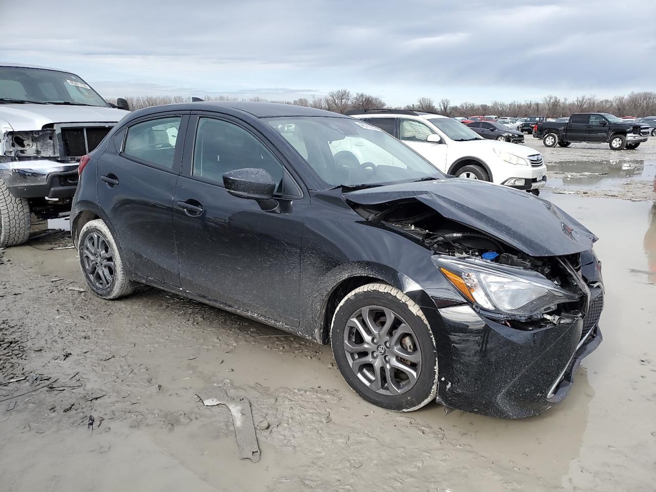 2020 TOYOTA YARIS LE - Фото 4