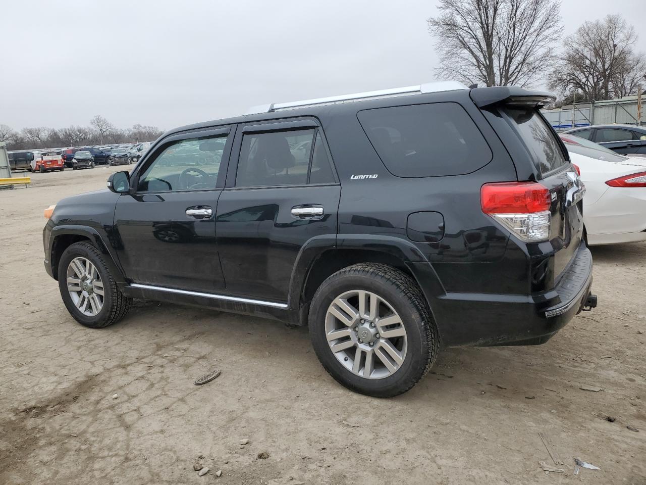 2011 TOYOTA 4RUNNER SR - Image 2