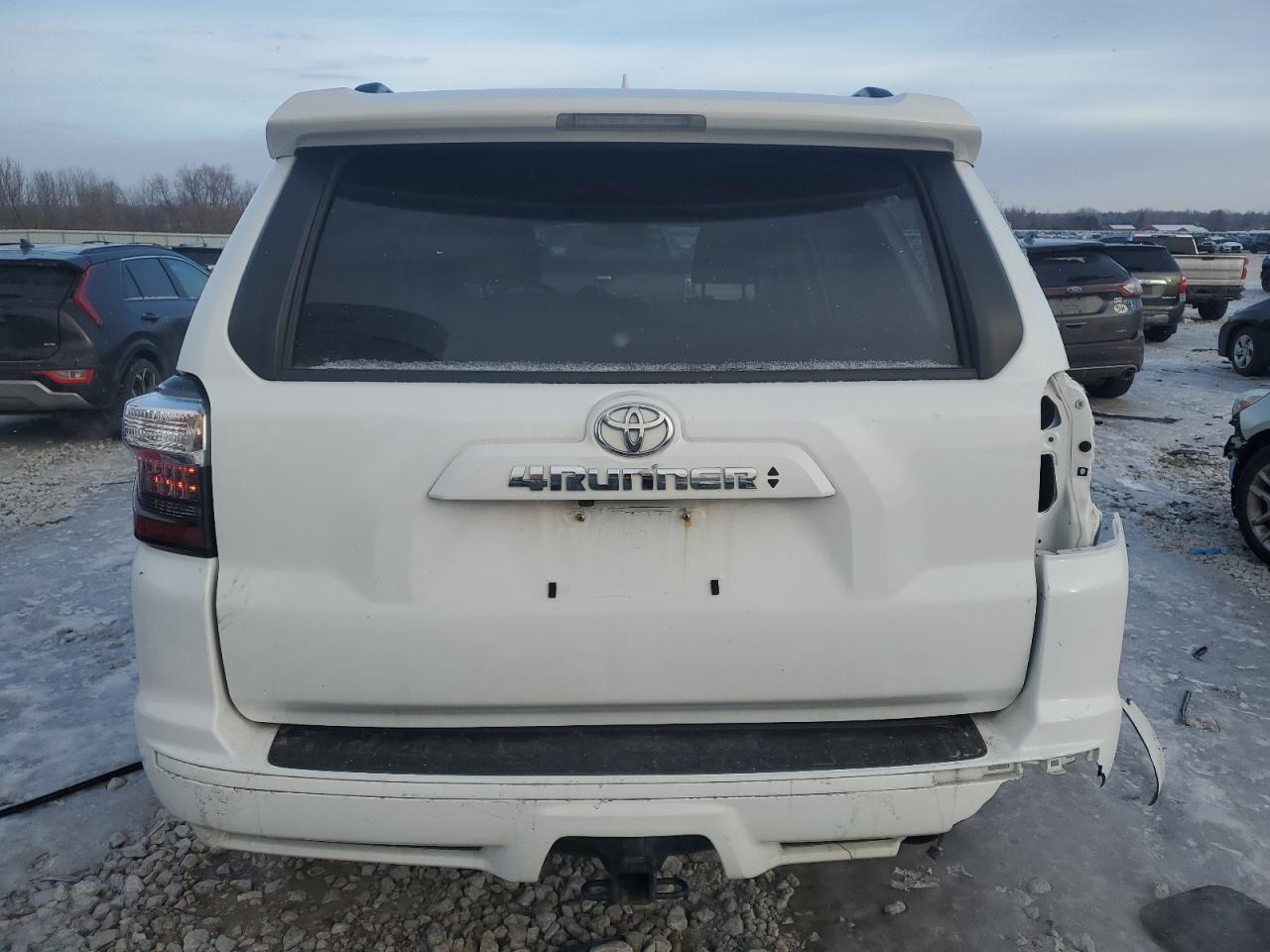 2022 TOYOTA 4RUNNER SR - Image 6