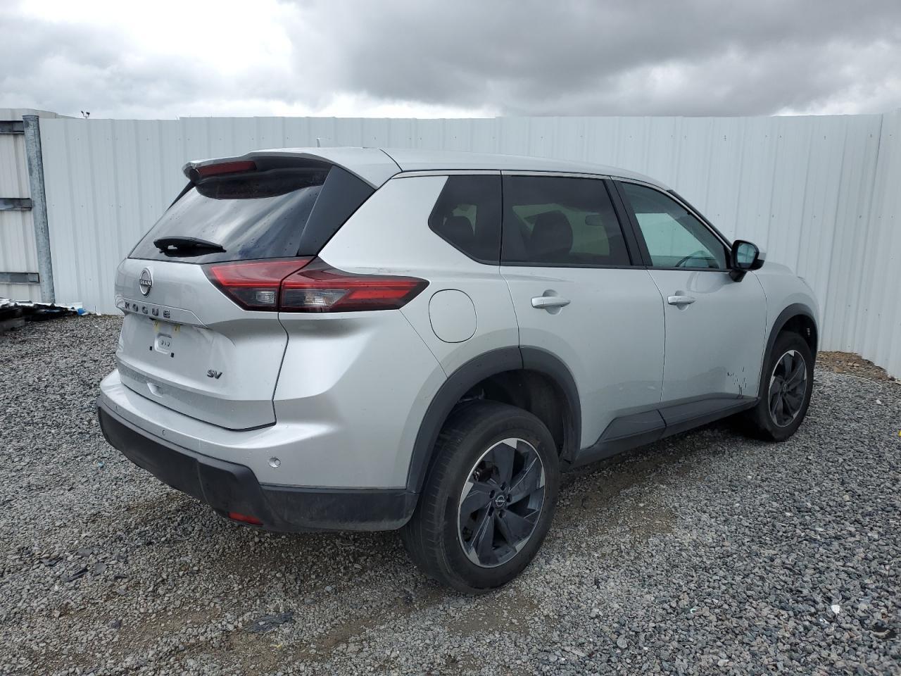2024 NISSAN ROGUE SV - Image 3