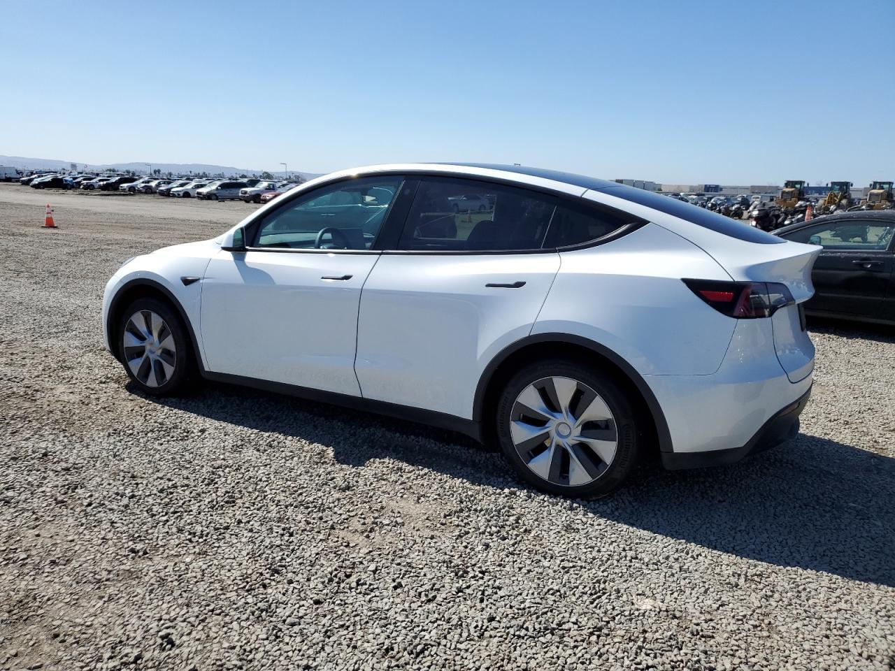 2023 TESLA MODEL Y - Image 2