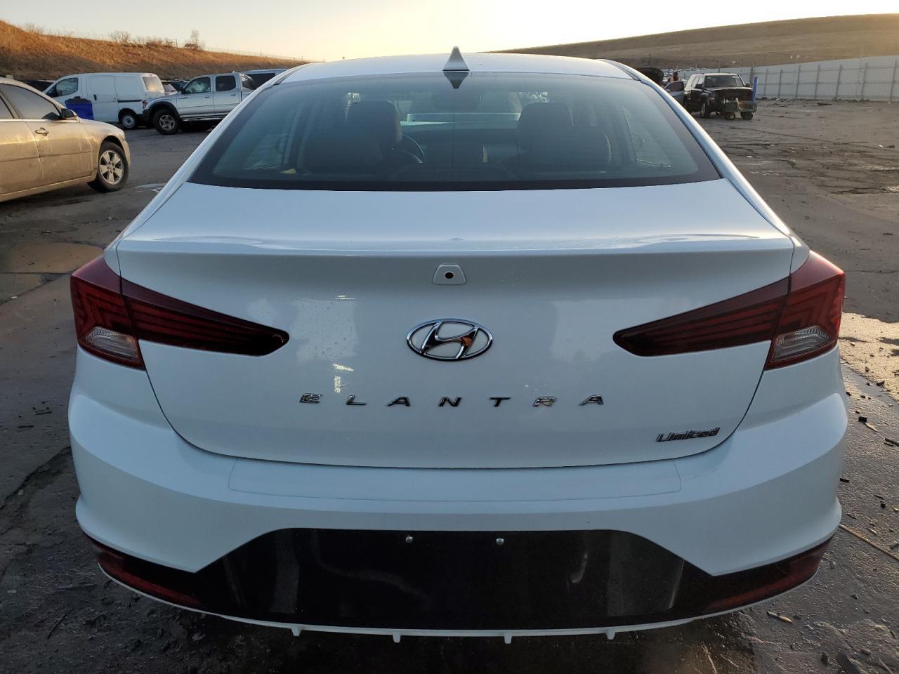 2019 HYUNDAI ELANTRA SE - Фото 6