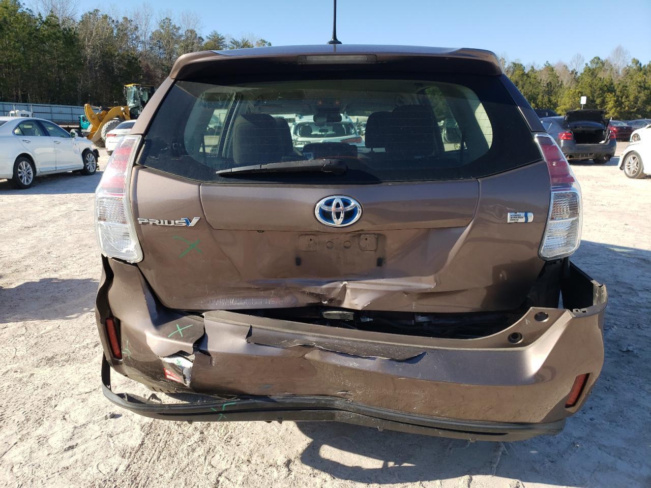 2015 TOYOTA PRIUS V - Image 6