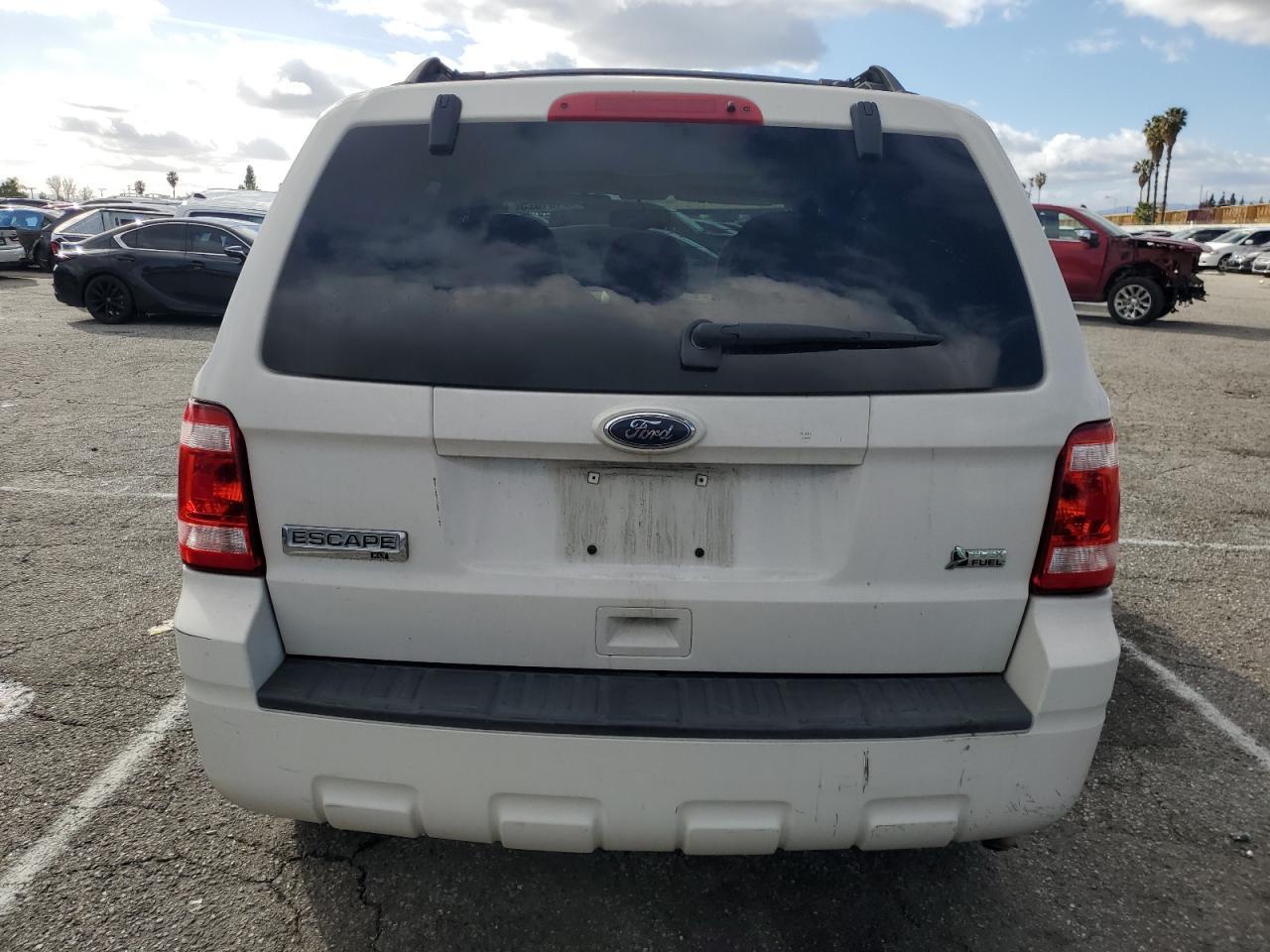 2010 FORD ESCAPE XLT - Image 6