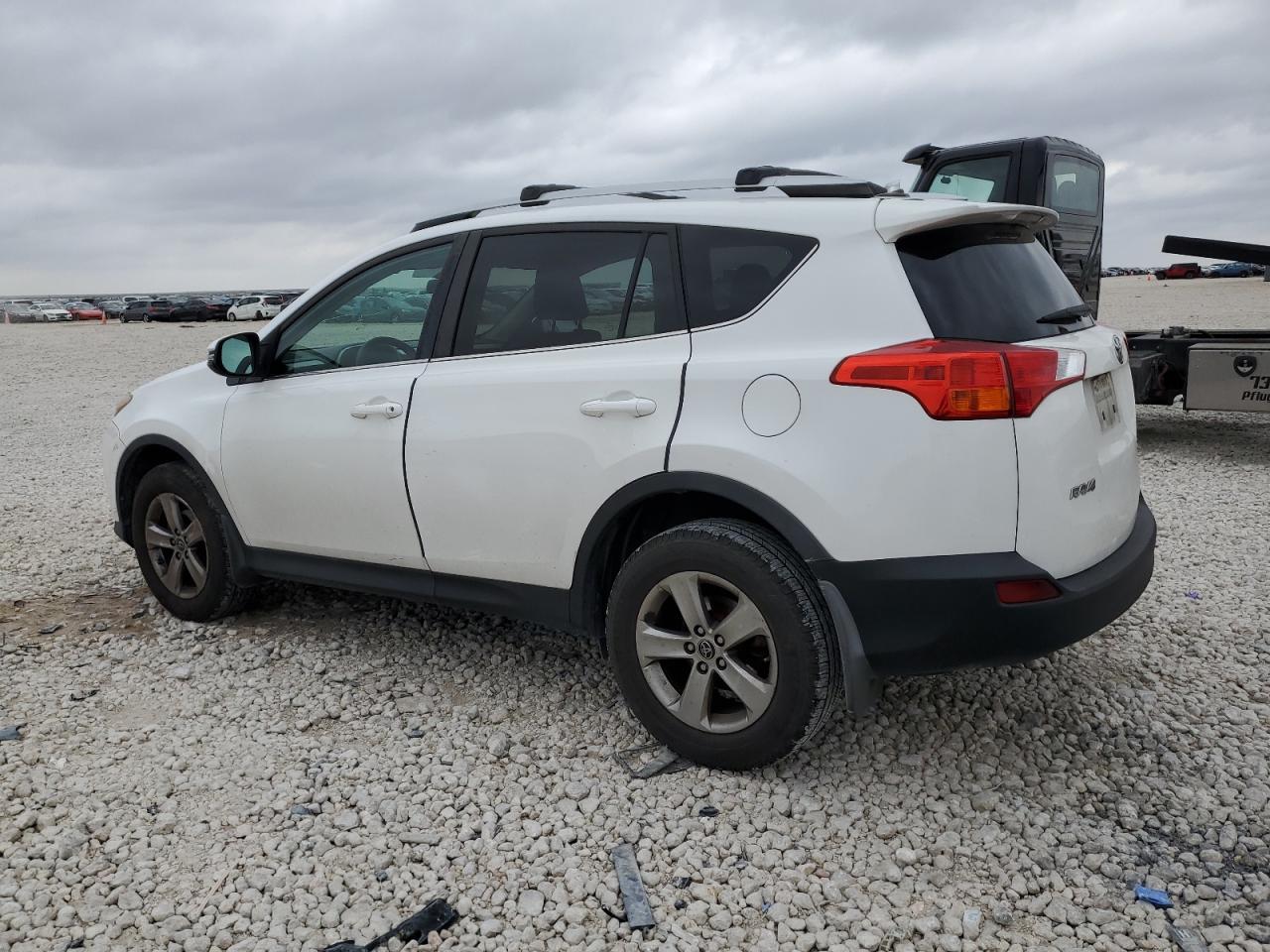2015 TOYOTA RAV4 XLE - Image 2