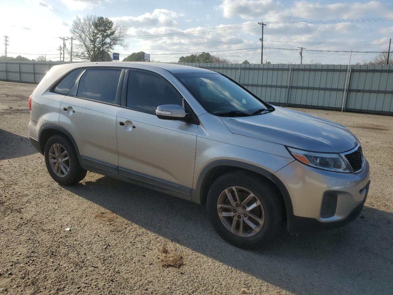 2015 KIA SORENTO LX - Image 4