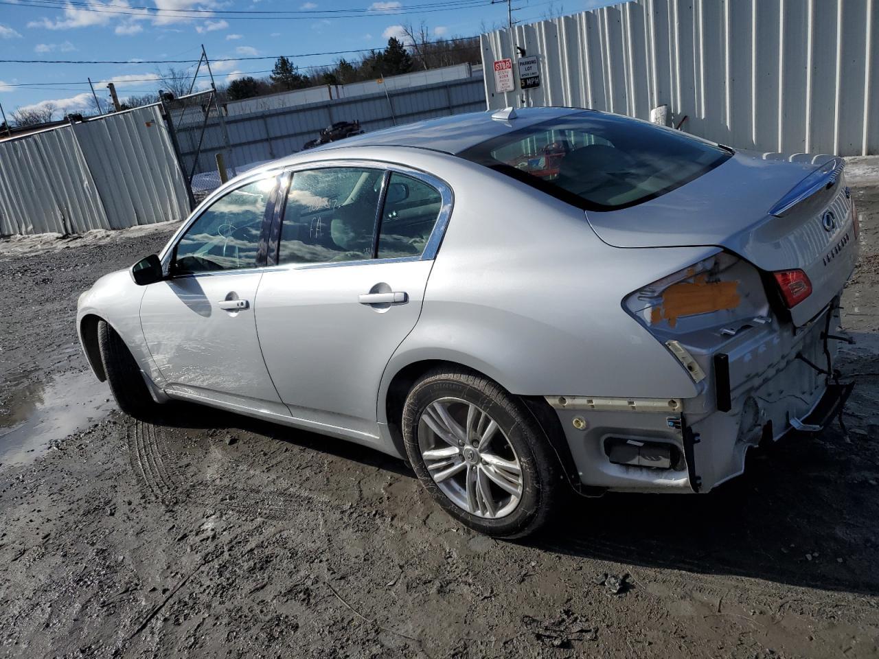 2011 INFINITI G37 - Фото 2