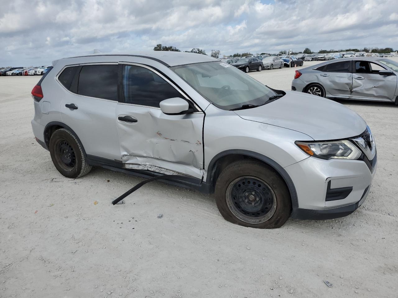 2017 NISSAN ROGUE S - Image 4