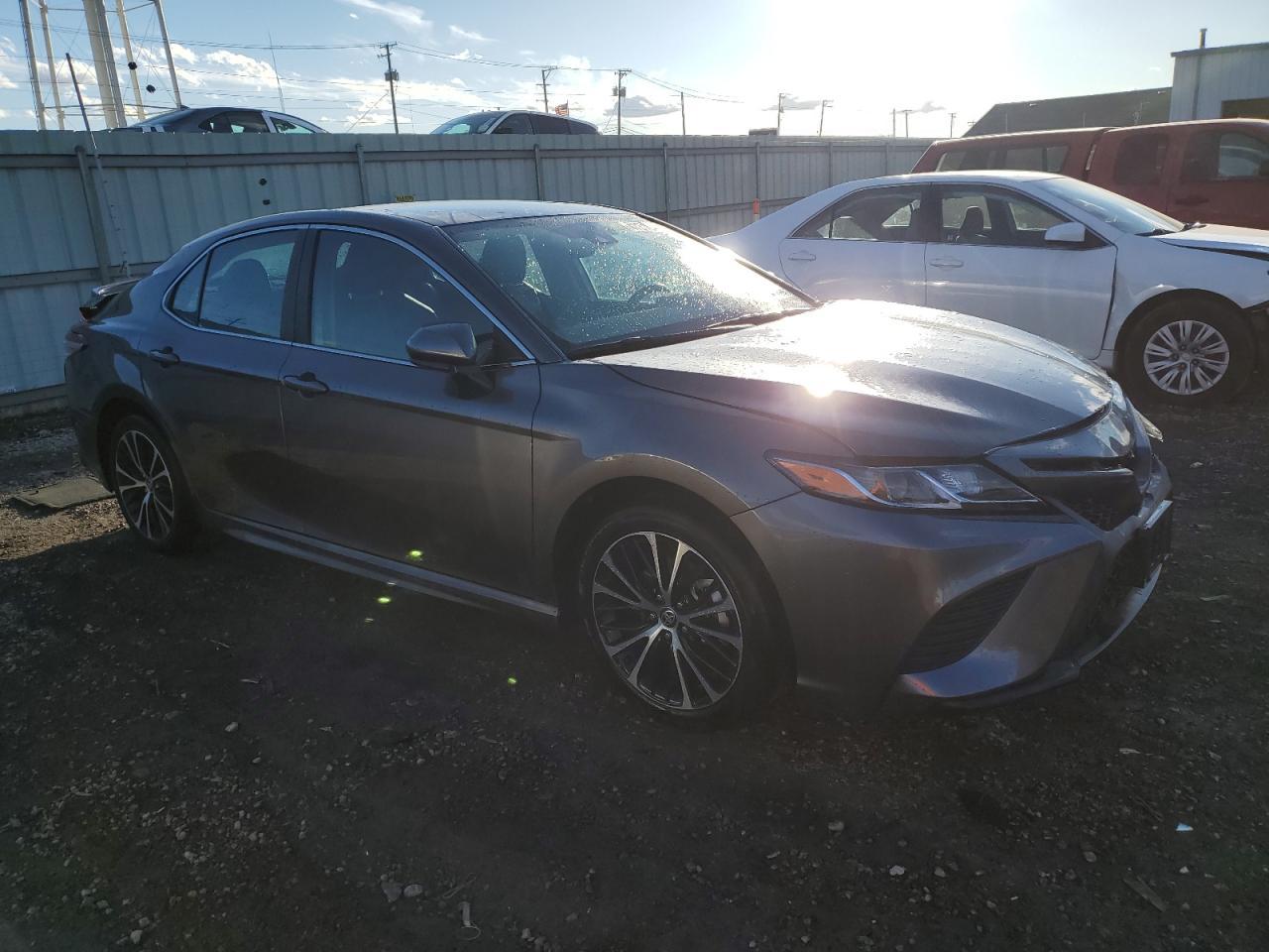 2020 TOYOTA CAMRY SE - Фото 4