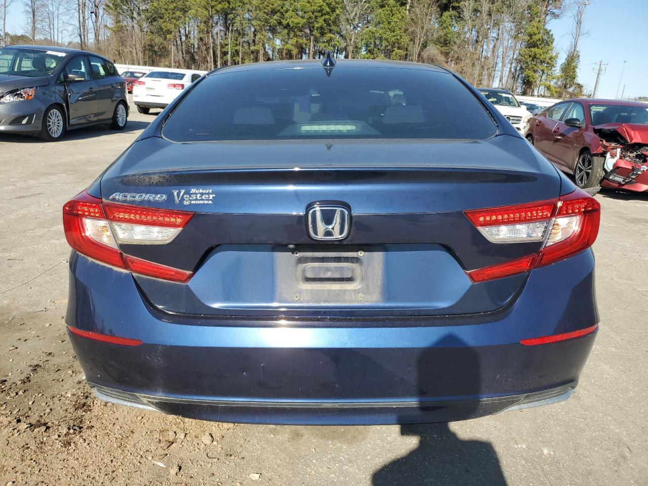 2018 HONDA ACCORD LX - Image 6
