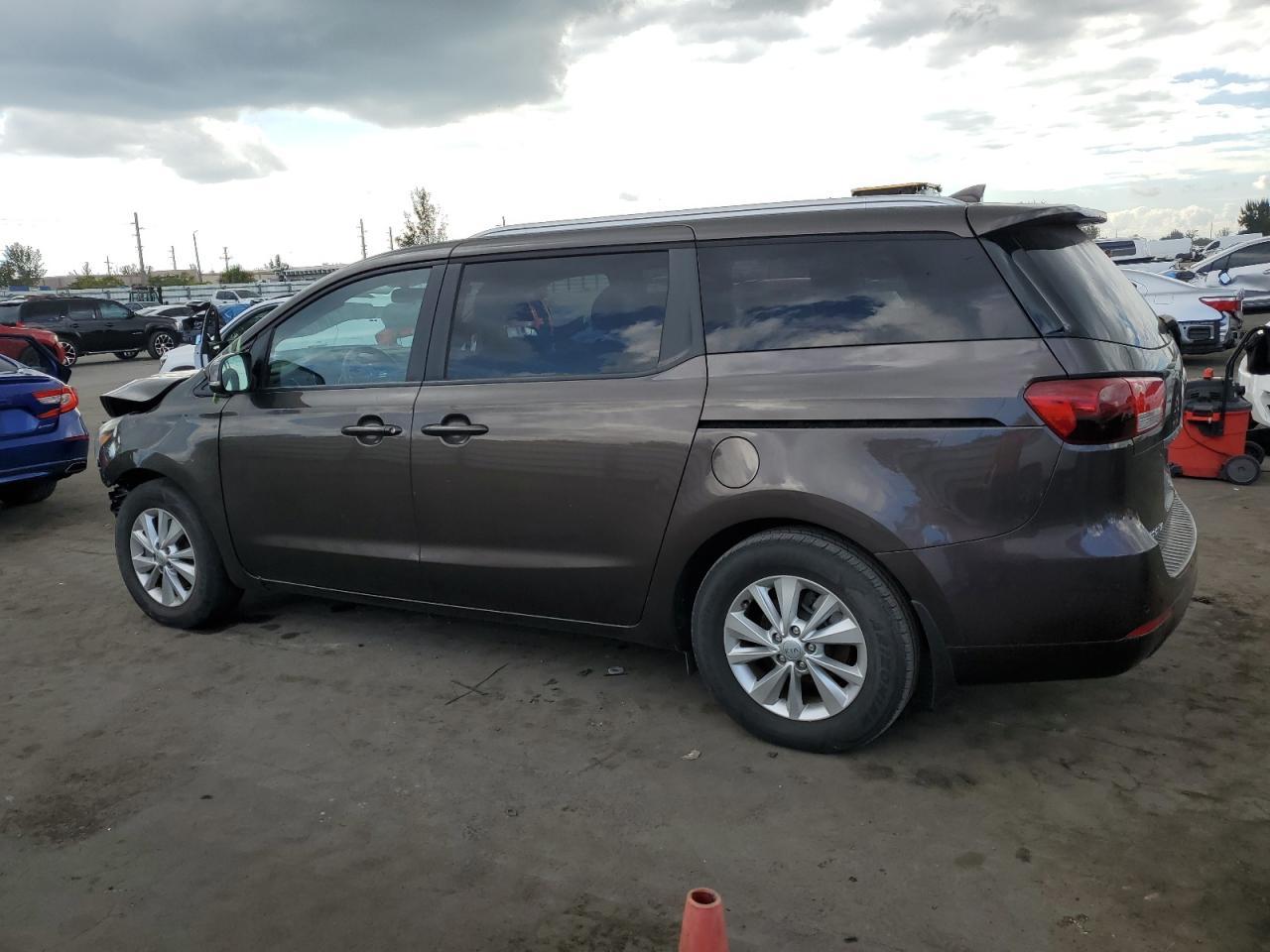 2016 KIA SEDONA LX - Фото 2