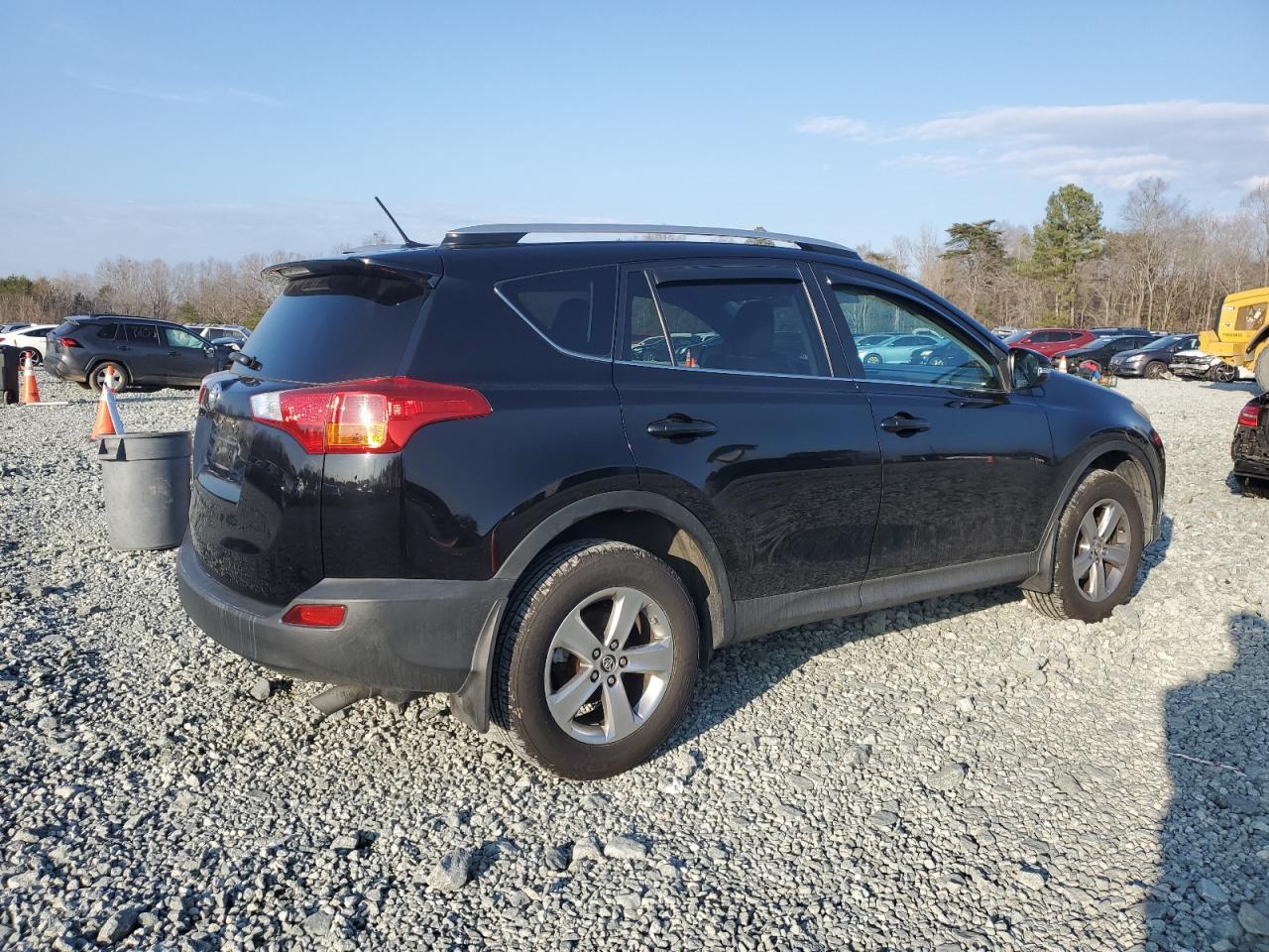2015 TOYOTA RAV4 XLE - Image 3