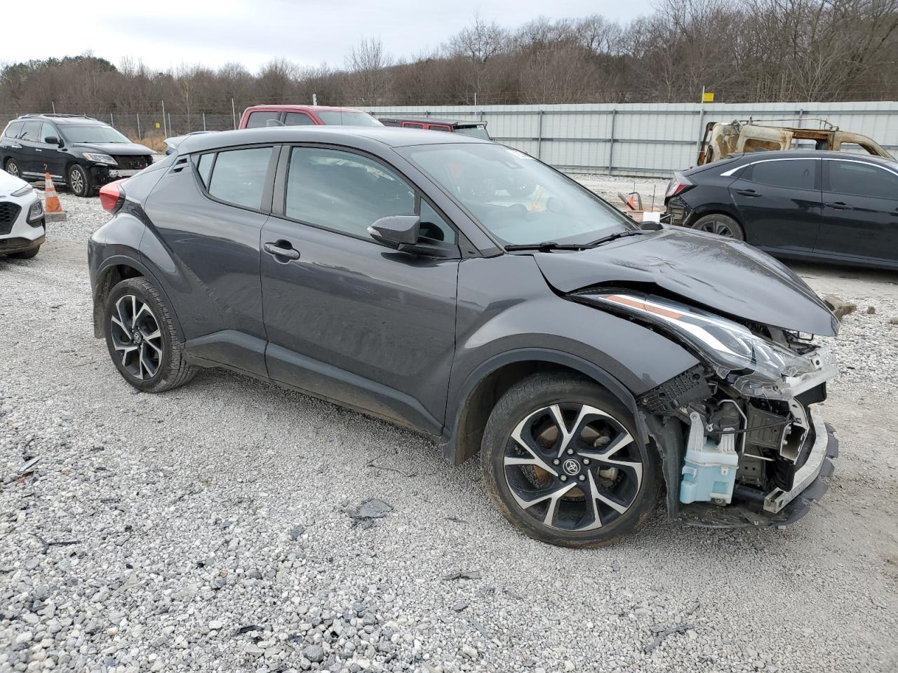 2022 TOYOTA C-HR XLE - Image 4