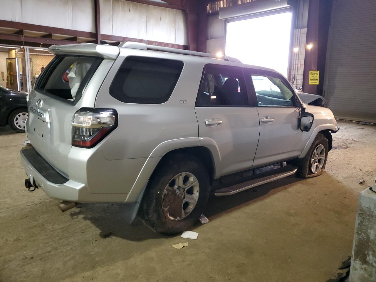 2017 TOYOTA 4RUNNER SR - Image 3