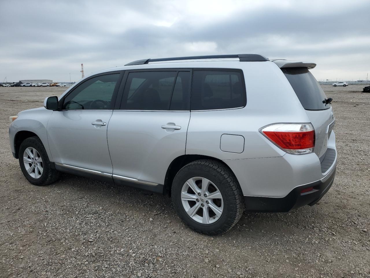 2012 TOYOTA HIGHLANDER - Image 2