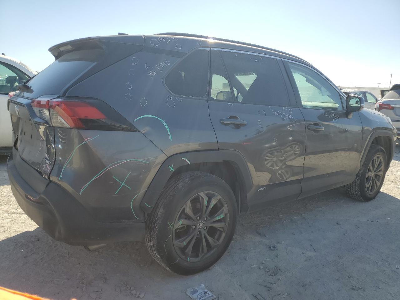 2022 TOYOTA RAV4 XLE P - Фото 3