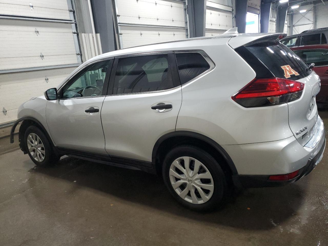 2017 NISSAN ROGUE SV - Фото 2