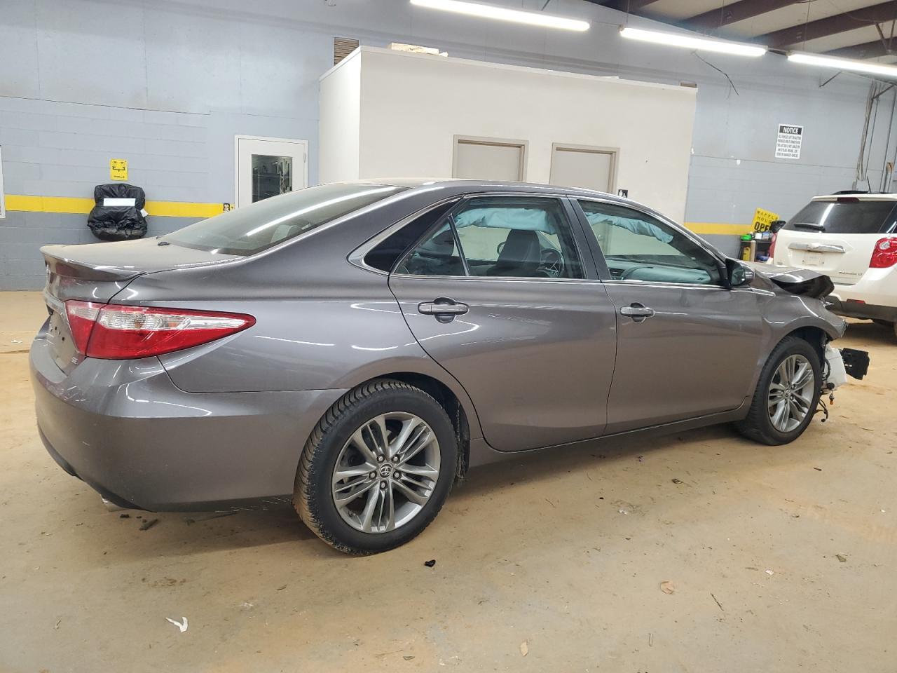 2016 TOYOTA CAMRY LE - Image 3