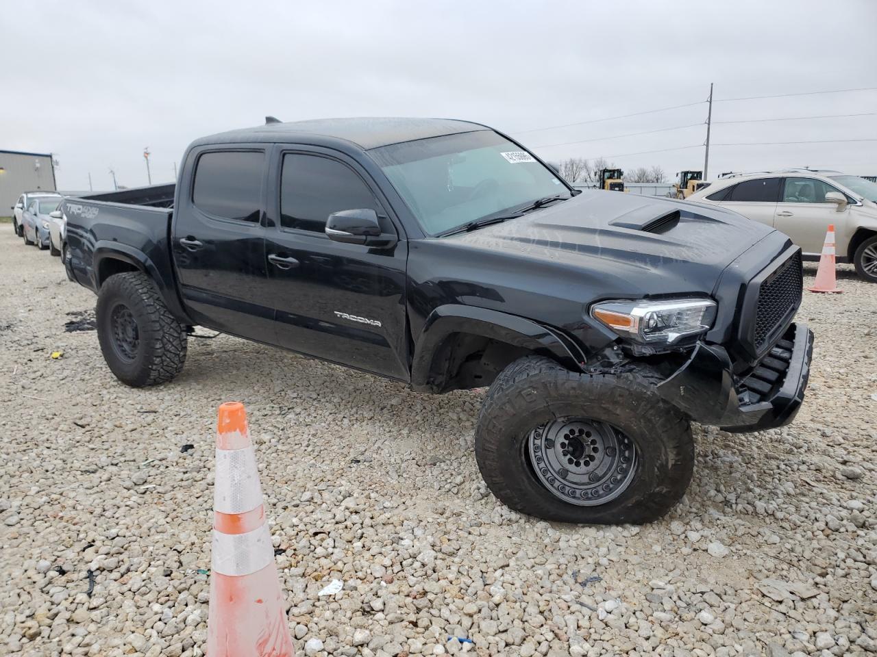 2017 TOYOTA TACOMA DOU - Image 4