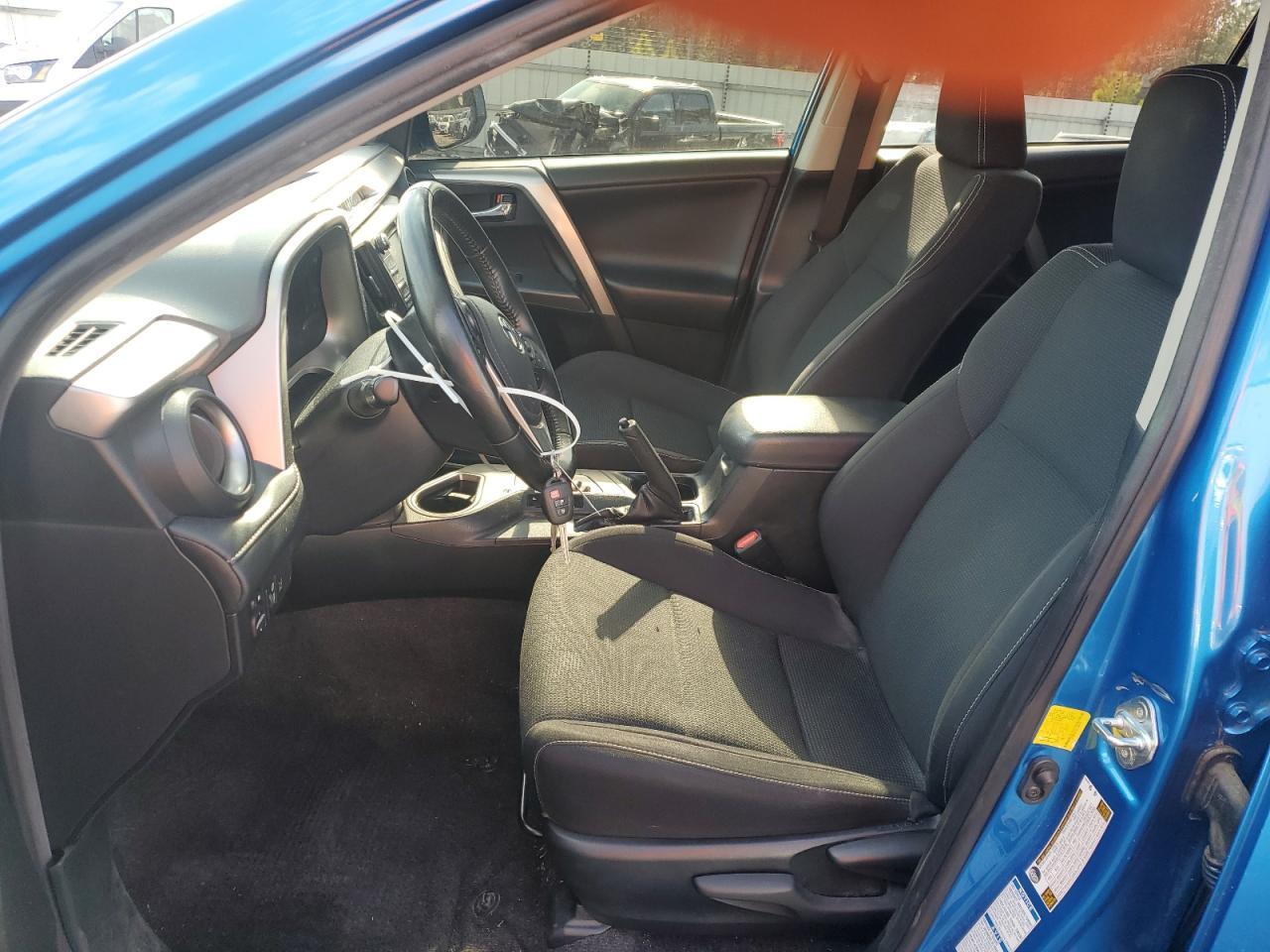 2017 TOYOTA RAV4 XLE - Image 7