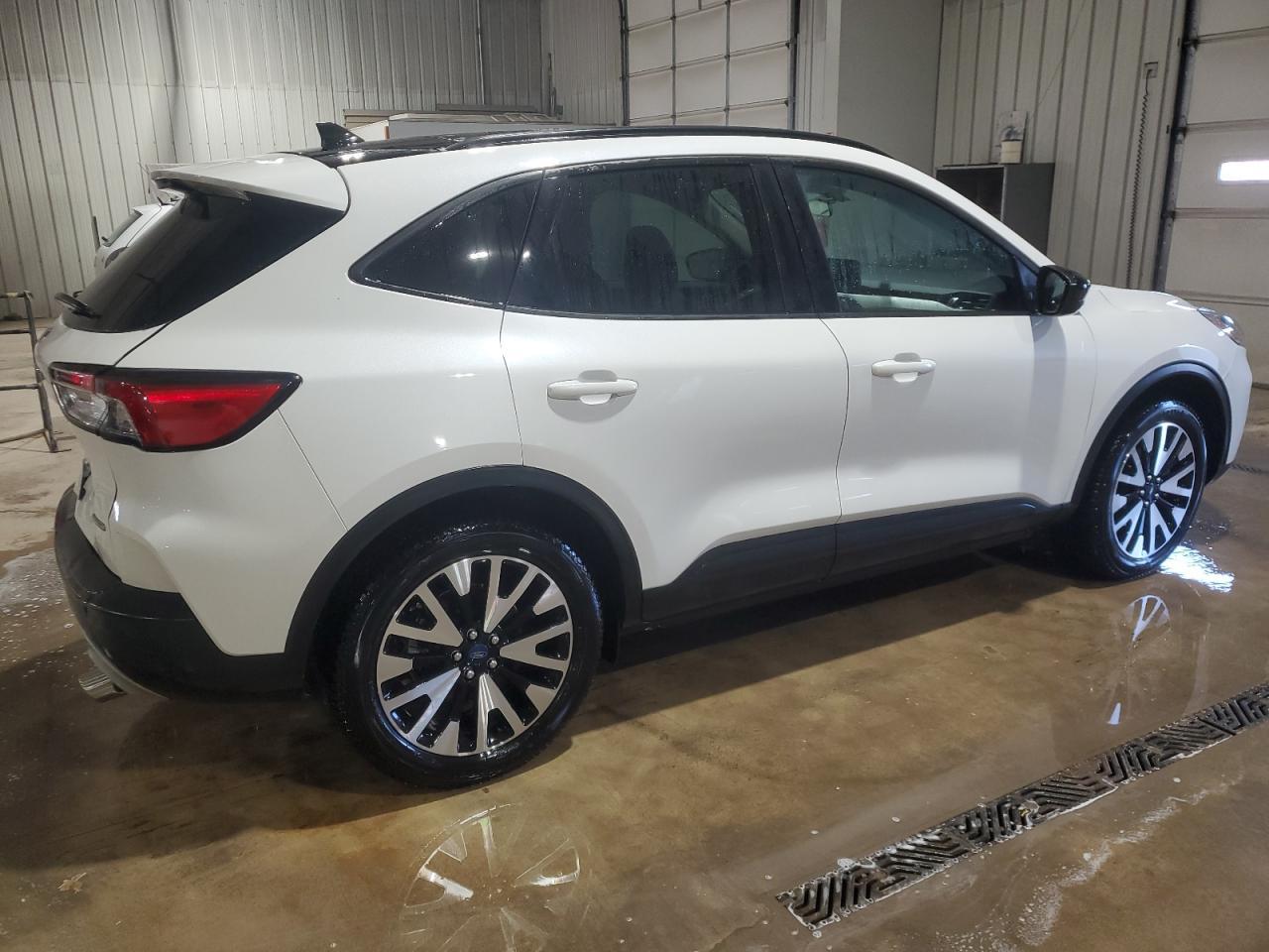 2020 FORD ESCAPE SE - Фото 3