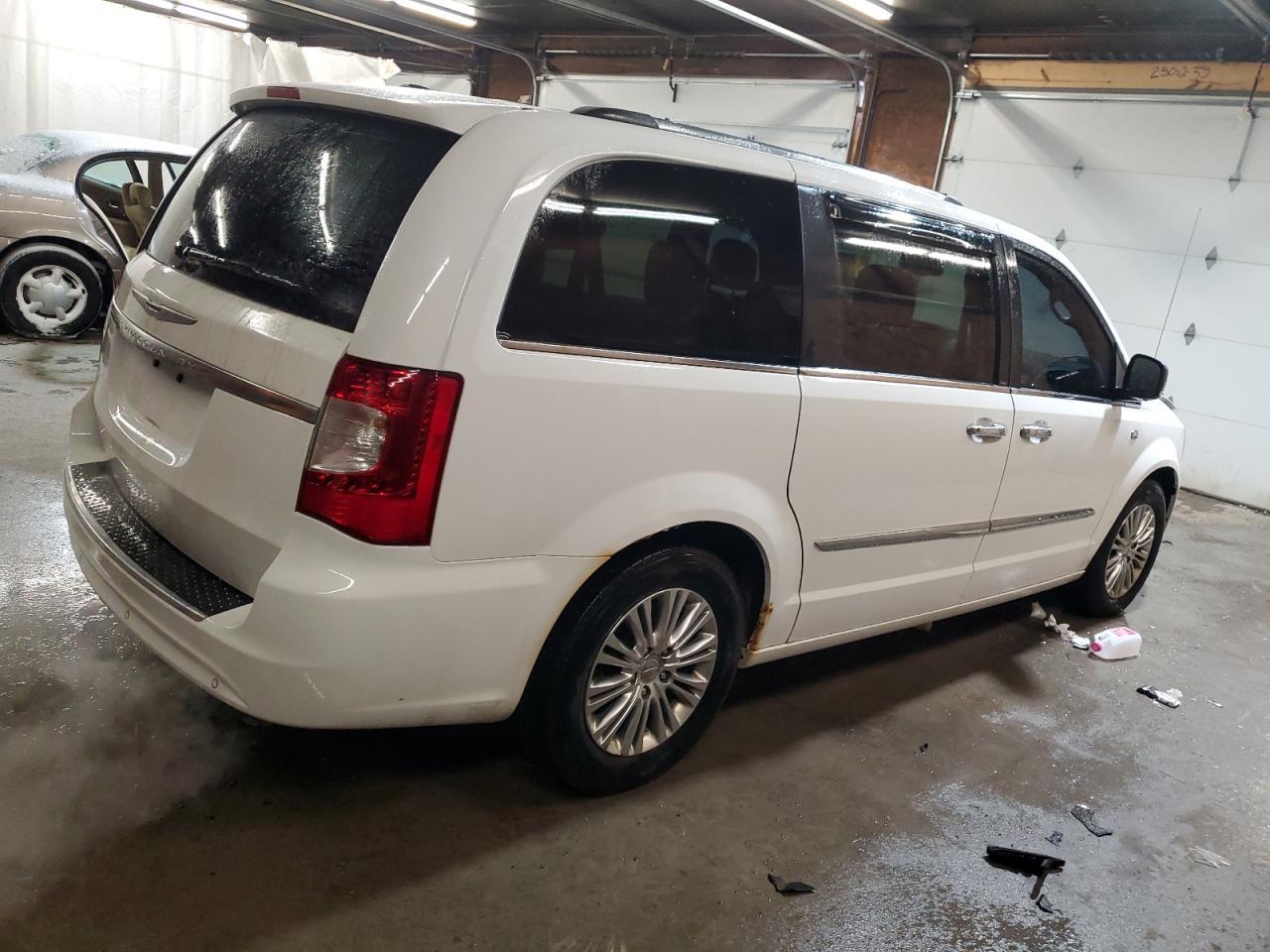 2014 CHRYSLER TOWN & COU - Фото 3