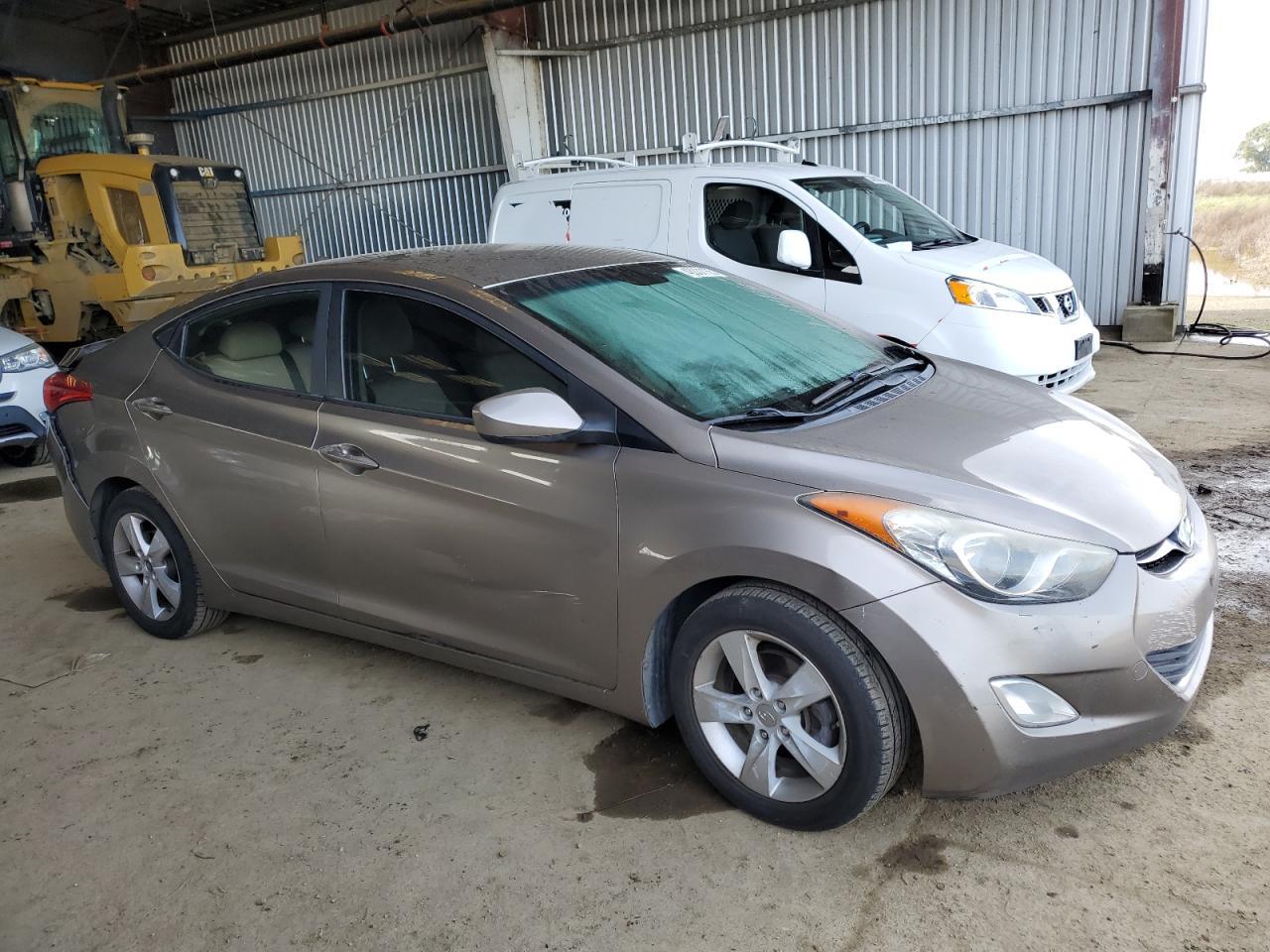 2013 HYUNDAI ELANTRA GL - Image 4