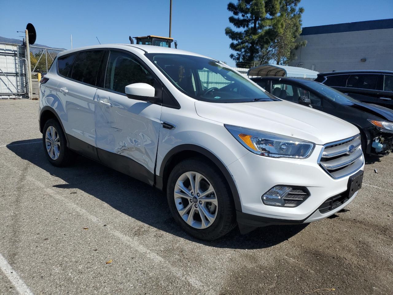 2017 FORD ESCAPE SE - Фото 4