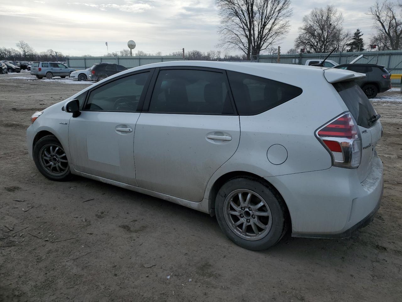 2016 TOYOTA PRIUS V - Image 2