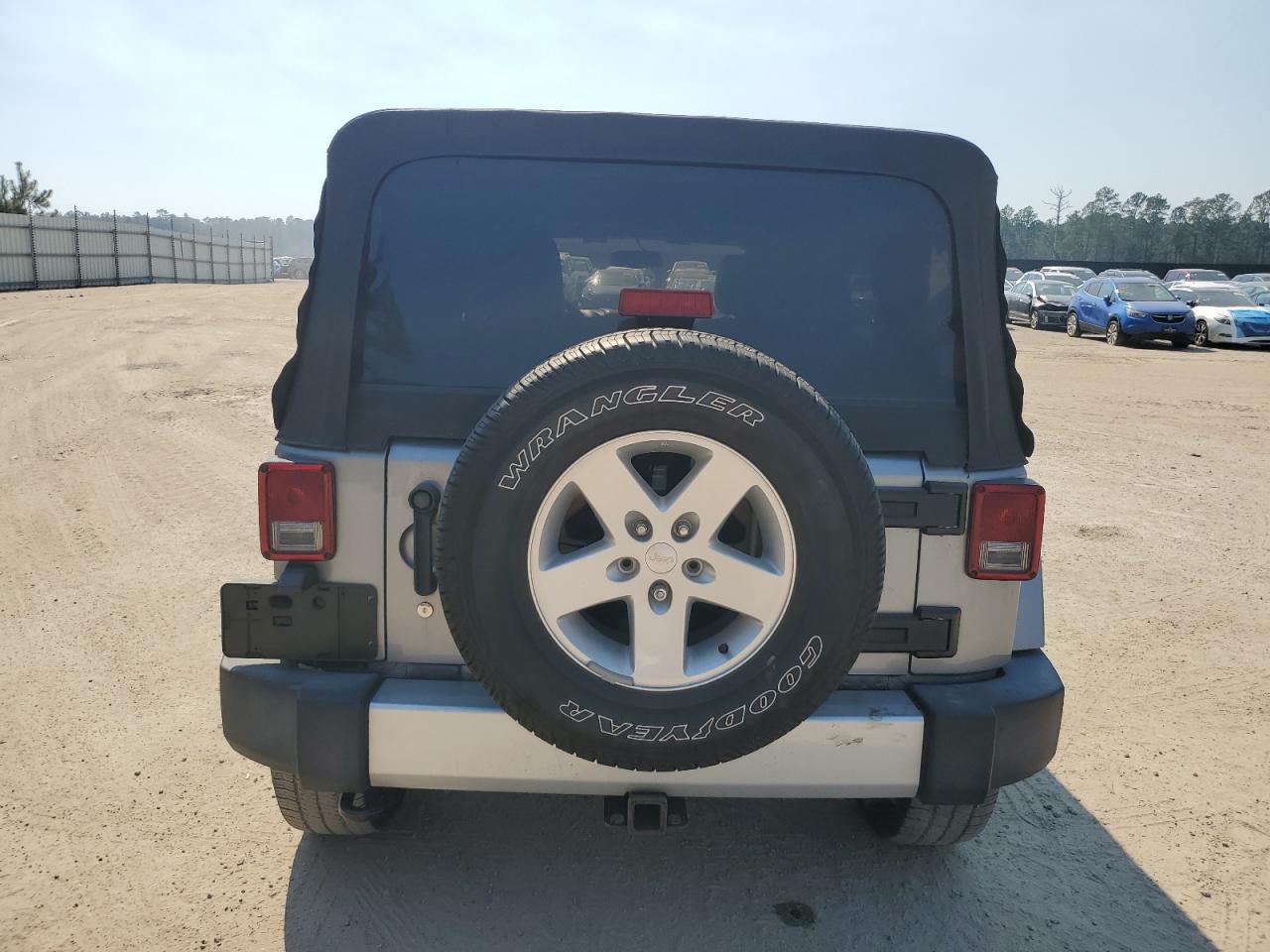 2014 JEEP WRANGLER U - Image 6