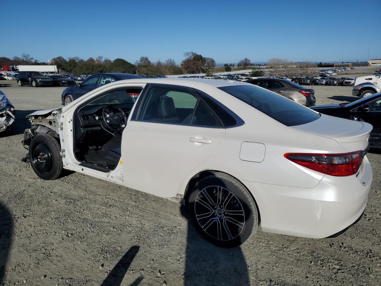2016 TOYOTA CAMRY LE - Фото 2
