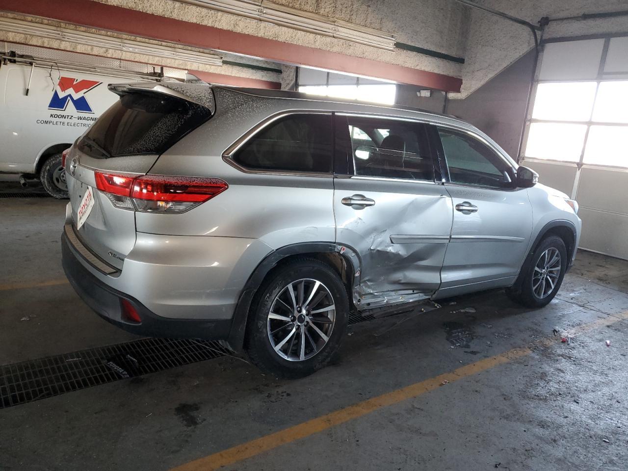 2018 TOYOTA HIGHLANDER - Фото 3