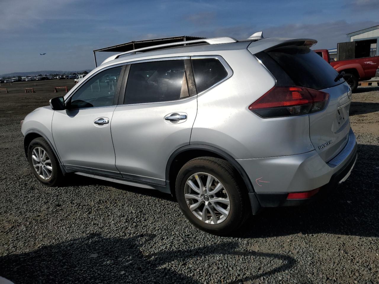 2018 NISSAN ROGUE S - Фото 2