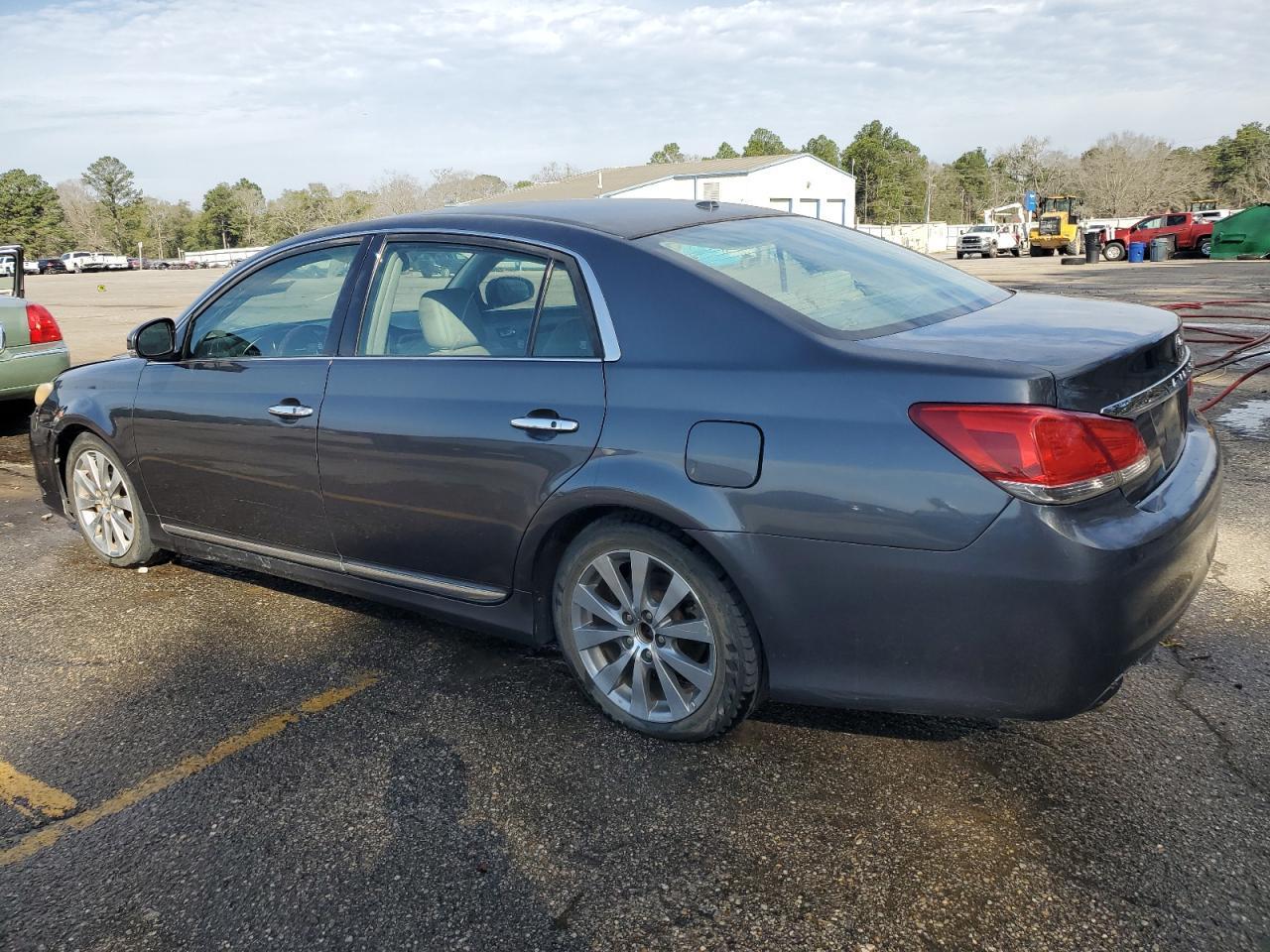 2011 TOYOTA AVALON BAS - Image 2