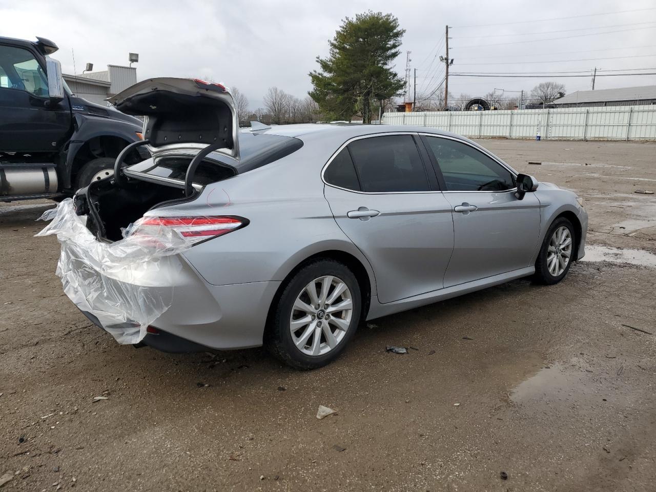 2019 TOYOTA CAMRY L - Фото 3