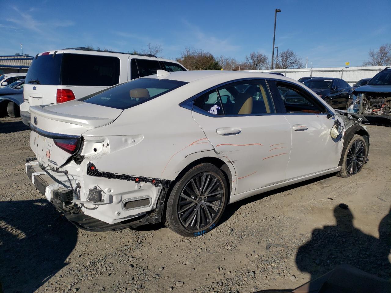 2022 LEXUS ES 300H BA - Фото 3
